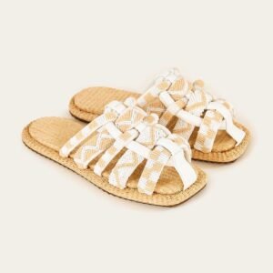 sandália branca dia de sol