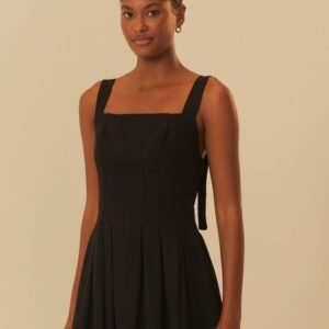 vestido curto pregas